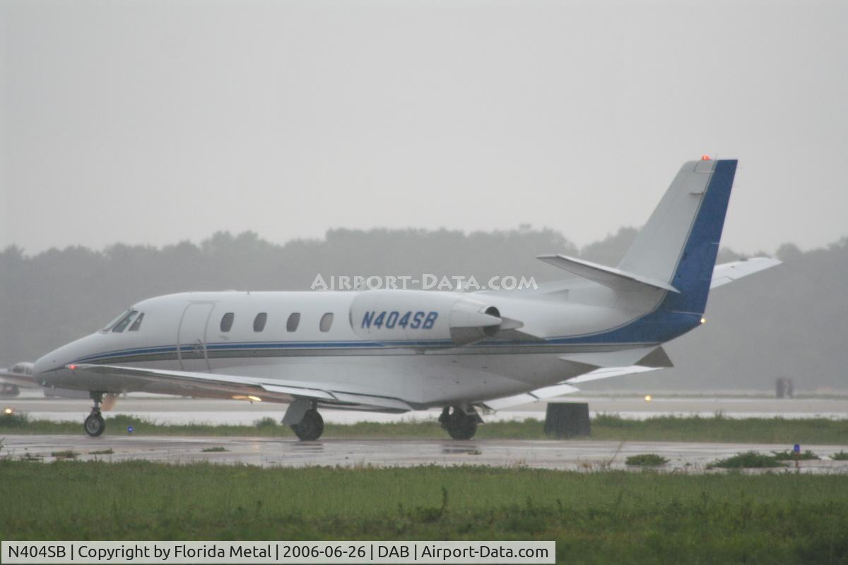 N404SB, 1999 Cessna 560 Citation Excel C/N 560-5069, Downpour in Daytona