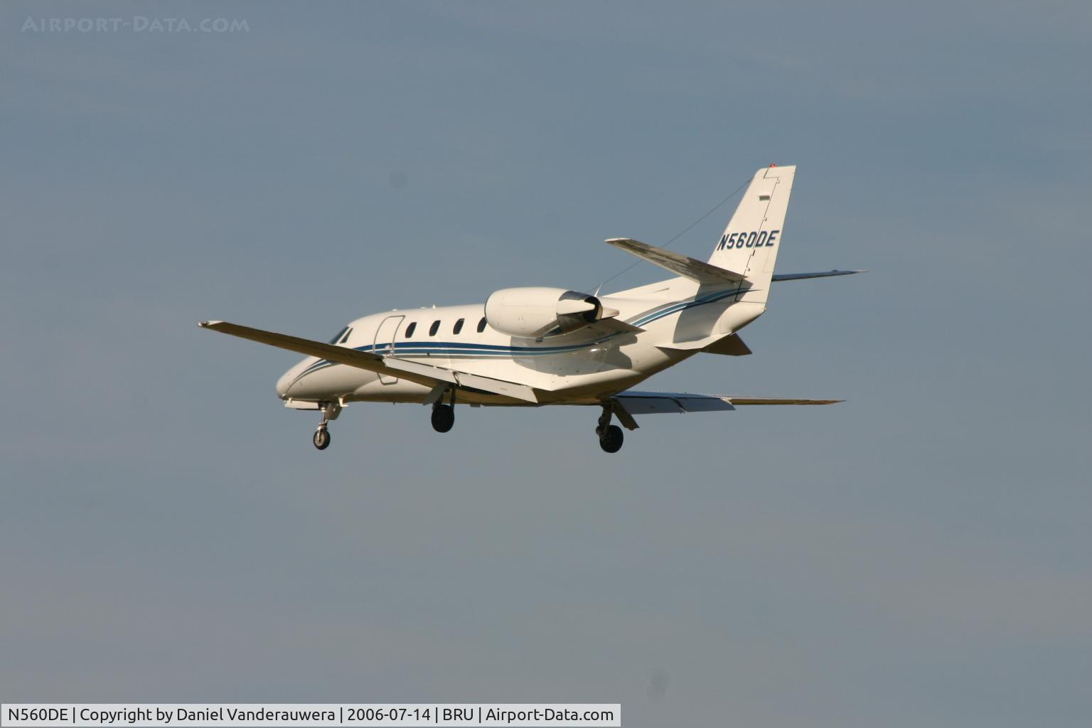N560DE, 2002 Cessna 560 Citation Excel C/N 560-5284, short to land on rwy 02