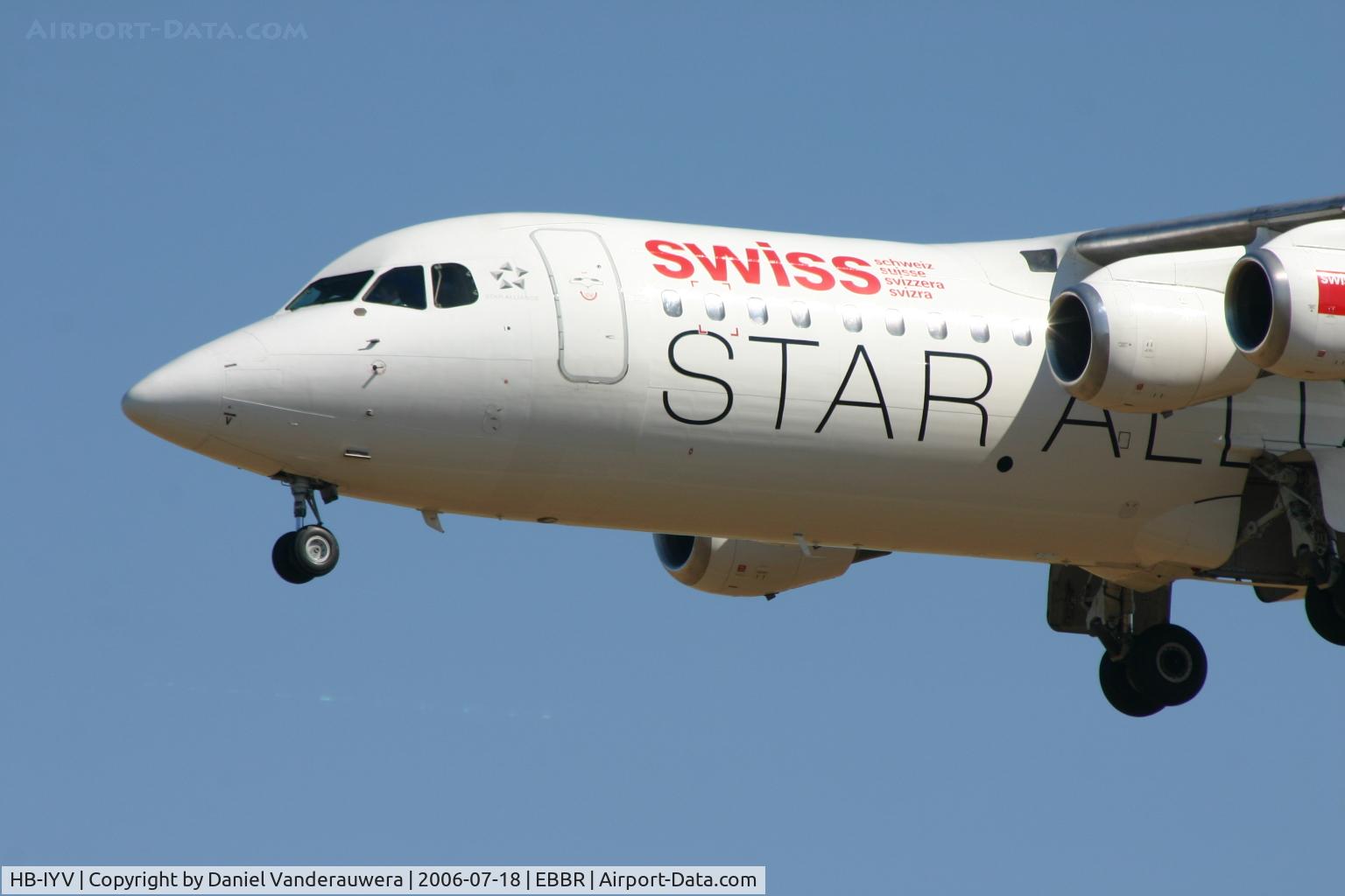HB-IYV, 2000 British Aerospace Avro 146-RJ100 C/N E3377, arrival of flight LX778