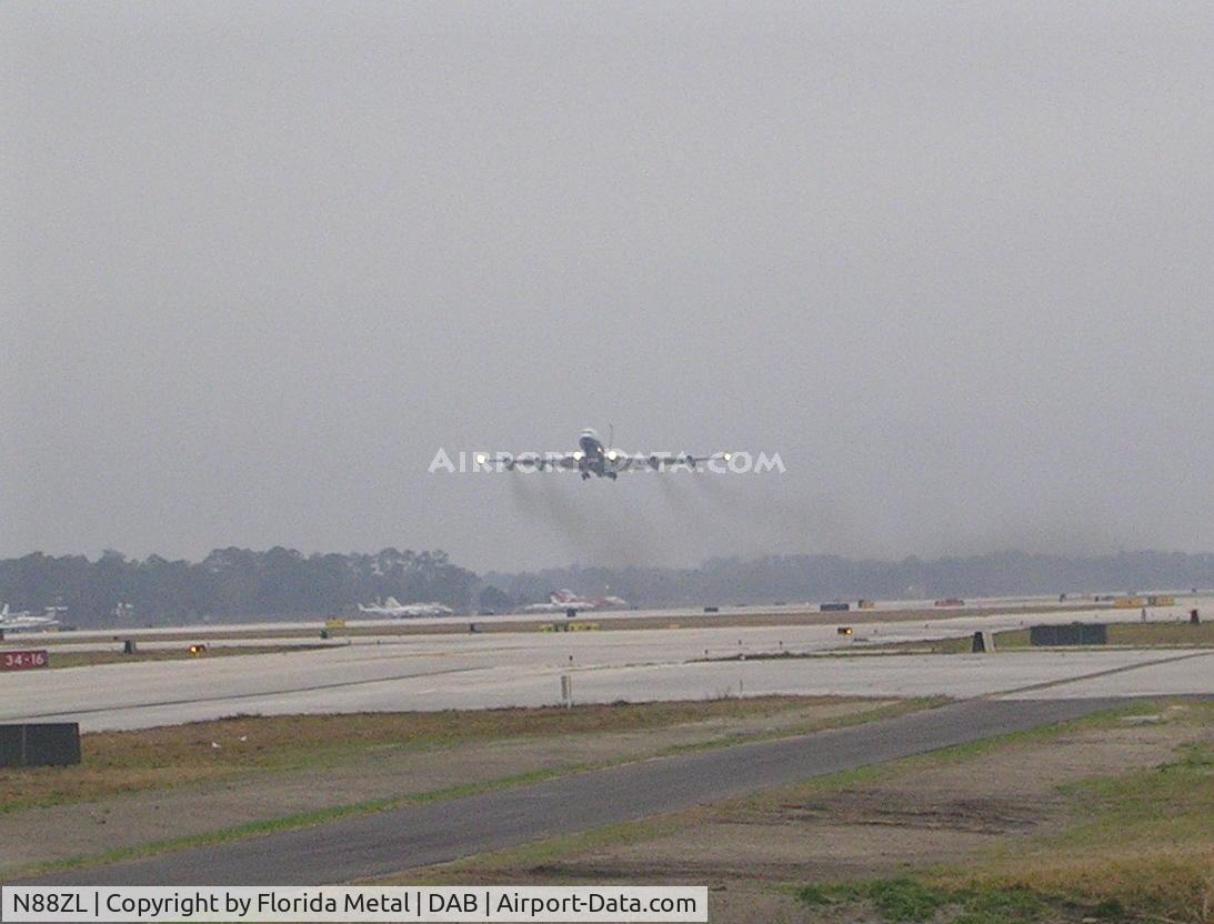 N88ZL, 1965 Boeing 707-330B C/N 18928, John Bon Jovi leaves after performing at Daytona 500