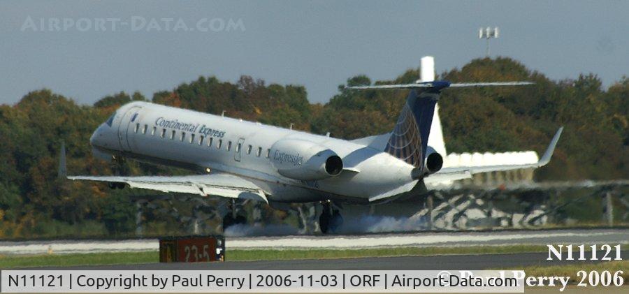N11121, 2003 Embraer ERJ-145XR (EMB-145XR) C/N 145683, Putting it down on Runway Five