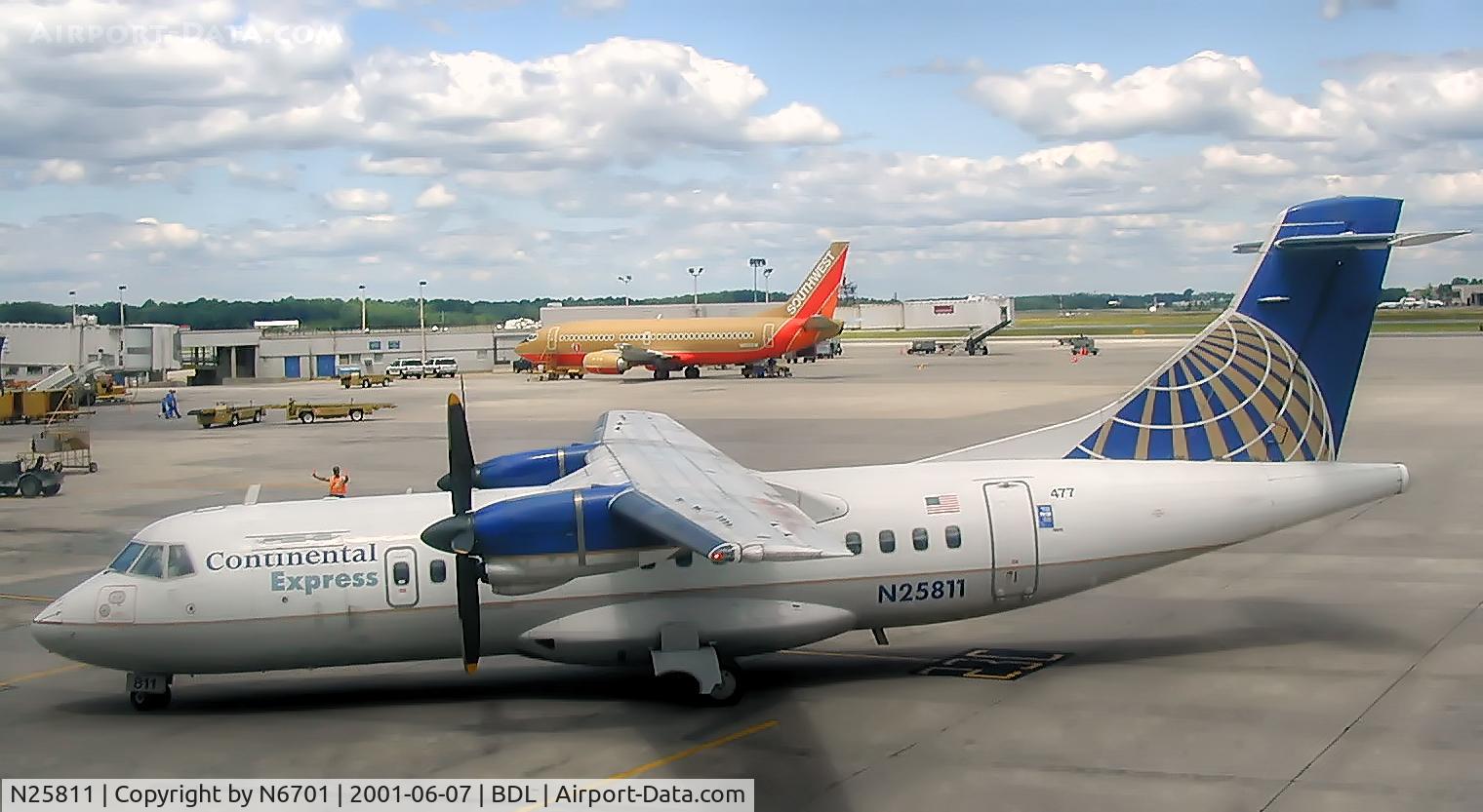 N25811, 1988 ATR 42-320 C/N 094, No longer in the Continental fleet, taken in 2001.