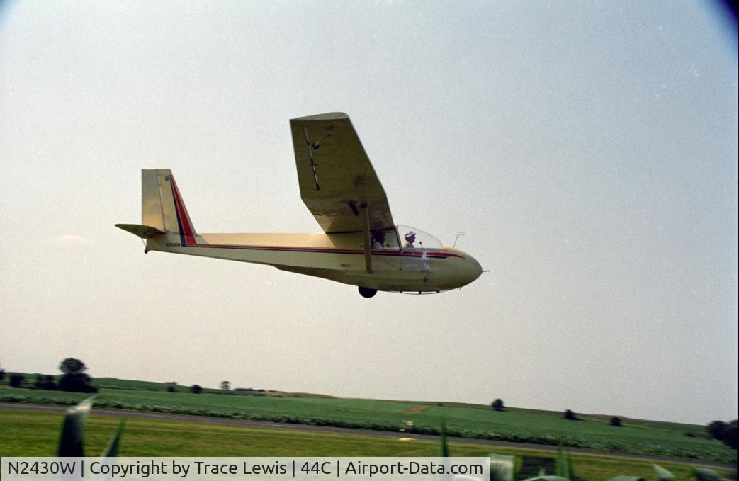 N2430W, 1967 Schweizer SGS 2-33 C/N 2, Landing @ 44C