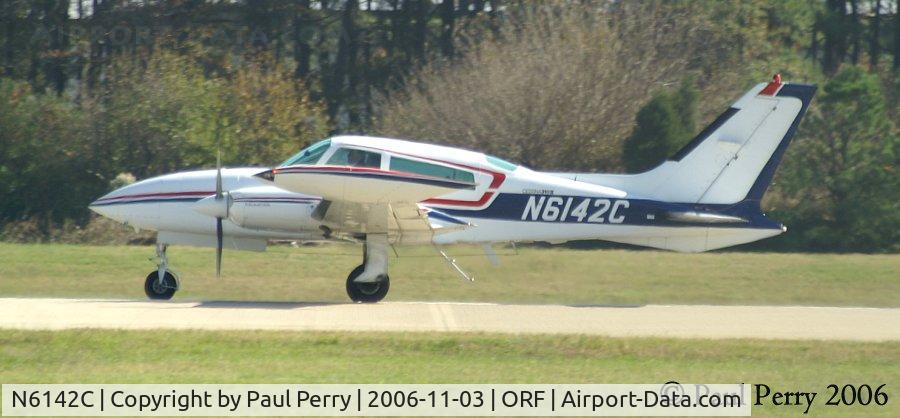 N6142C, 1978 Cessna 310R C/N 310R1300, Growling down the runway, leaving ORF
