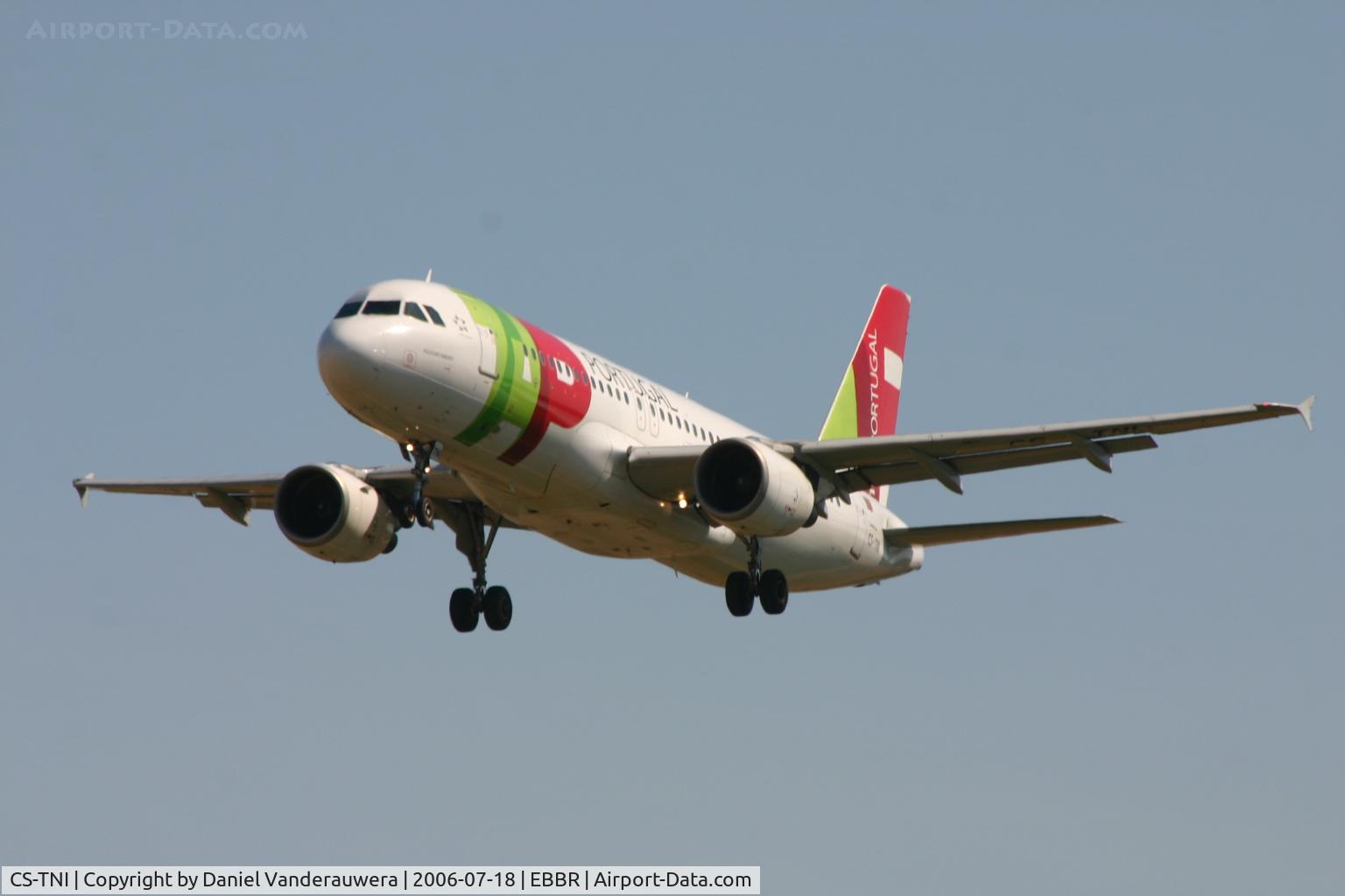 CS-TNI, 1999 Airbus A320-214 C/N 982, new delivery