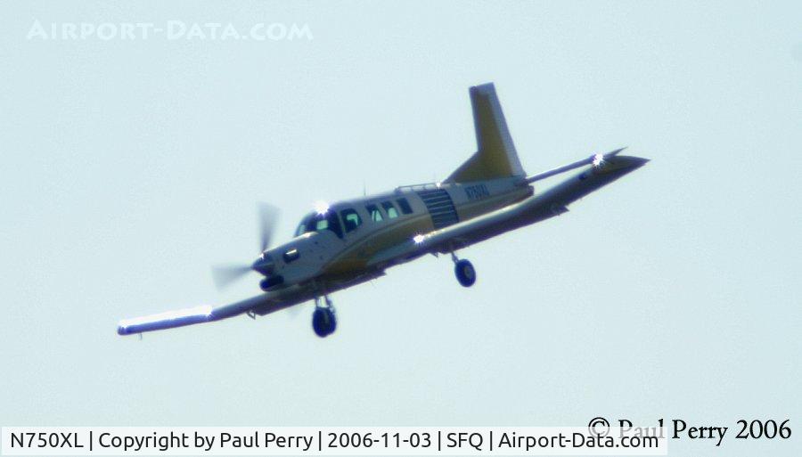 N750XL, 2004 Pacific Aerospace 750XL C/N 109, Banking and sliding into final for RWY4