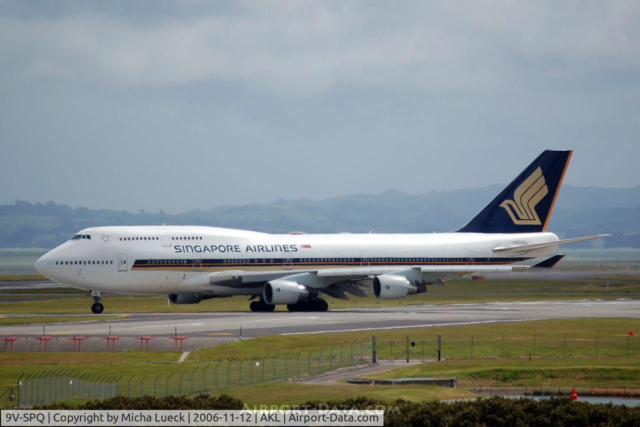 9V-SPQ, Boeing 747-412 C/N 28025, Turning onto the runway for take-off