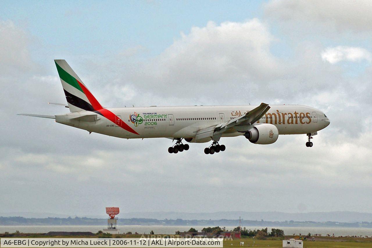 A6-EBG, 2005 Boeing 777-36N/ER C/N 33862, Moments before touch-down