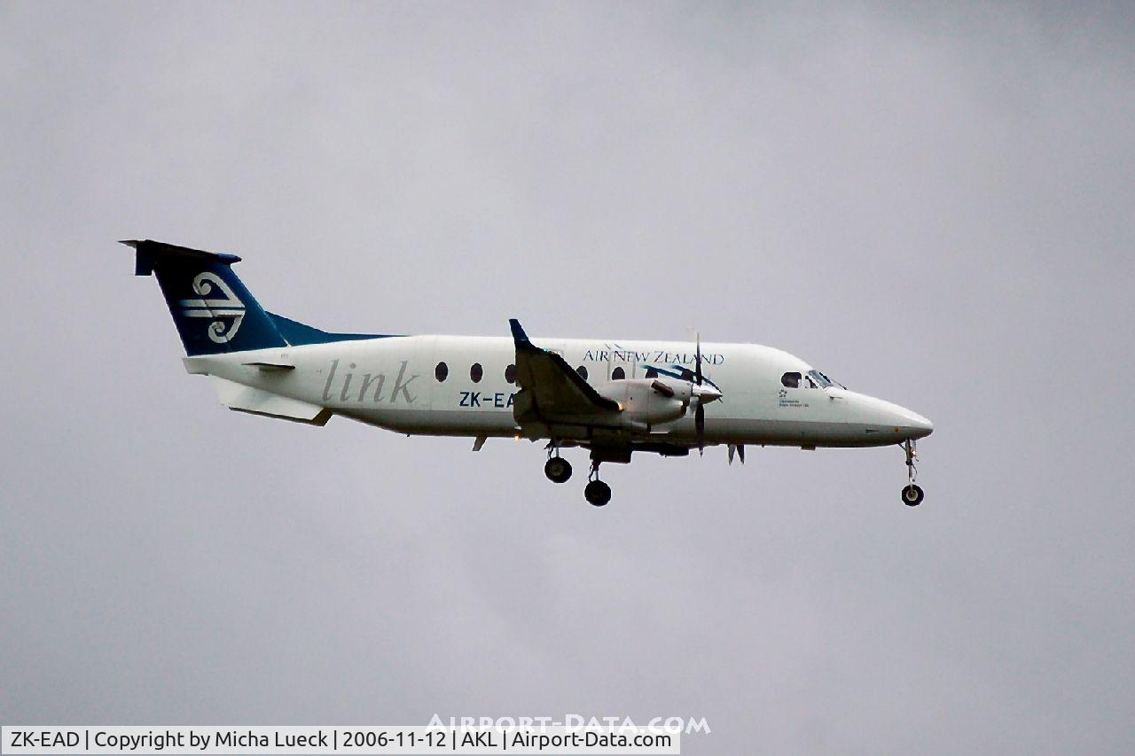 ZK-EAD, 2001 Beech 1900D C/N UE-427, On approach to Auckland