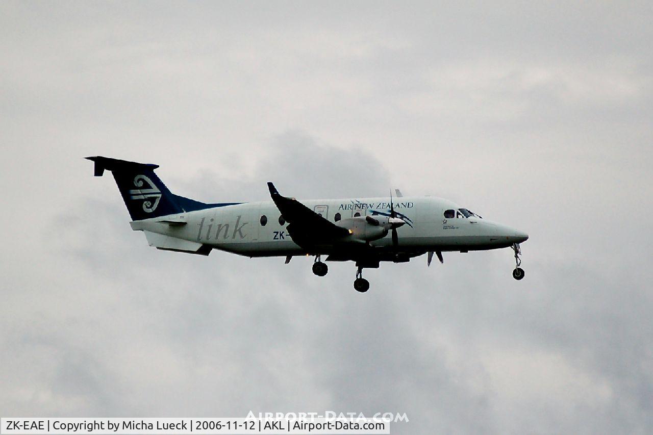 ZK-EAE, 2001 Beech 1900D C/N UE-428, On approach to Auckland