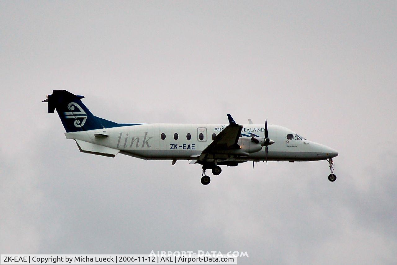 ZK-EAE, 2001 Beech 1900D C/N UE-428, On approach to Auckland