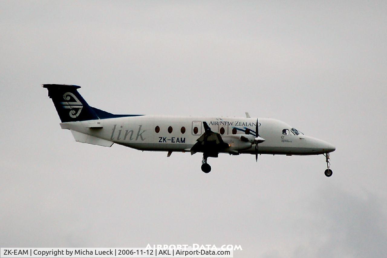 ZK-EAM, 2002 Beech 1900D C/N UE-436, On approach to Auckland