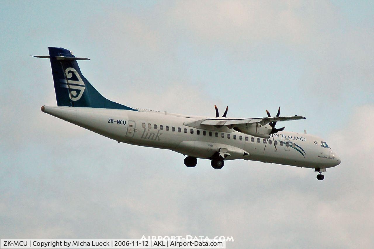 ZK-MCU, 2000 ATR 72-212A C/N 632, on finals at Auckland