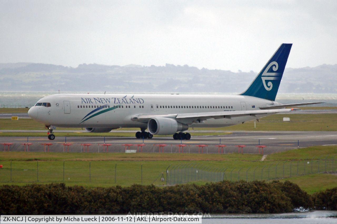 ZK-NCJ, 1995 Boeing 767-319/ER C/N 26915, Turning onto the runway for take-off