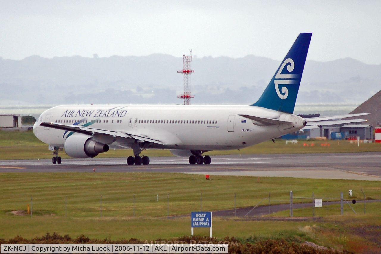 ZK-NCJ, 1995 Boeing 767-319/ER C/N 26915, Turning onto the runway for take-off