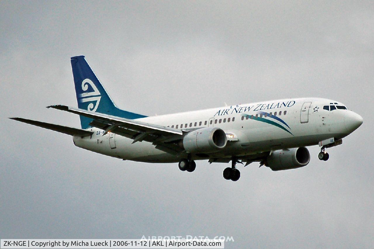 ZK-NGE, 1998 Boeing 737-3U3 C/N 28733, On approach to Auckland