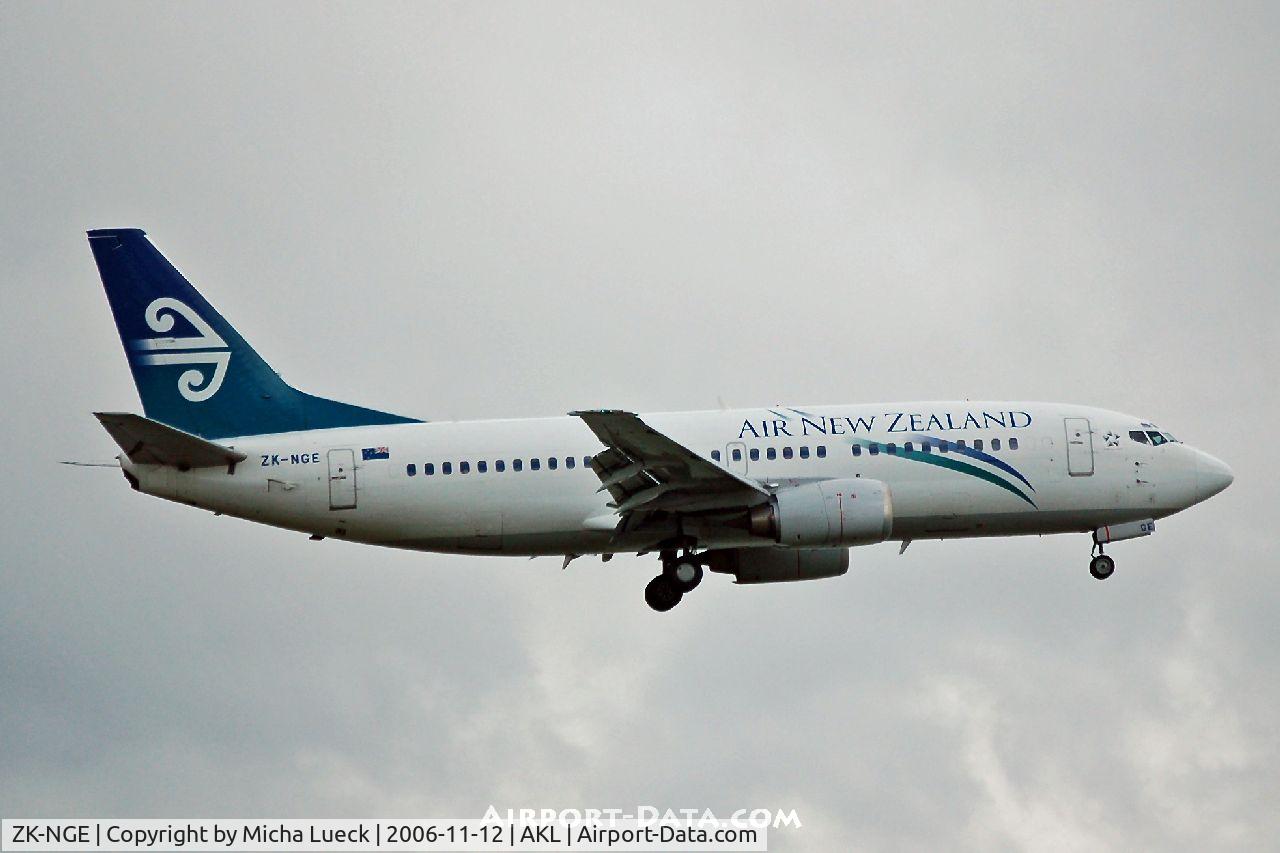 ZK-NGE, 1998 Boeing 737-3U3 C/N 28733, On approach to Auckland