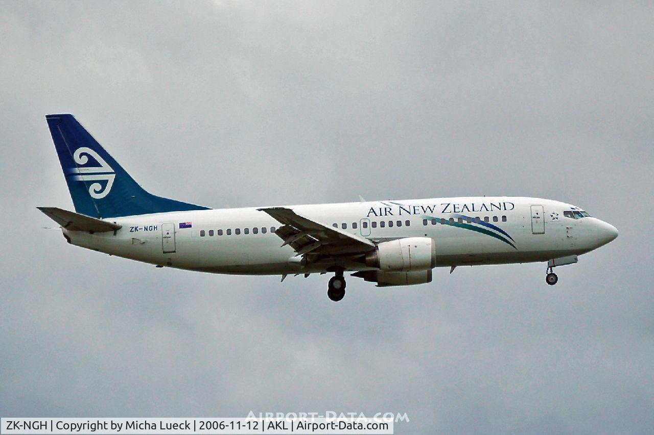 ZK-NGH, 1999 Boeing 737-319 C/N 25607, On approach to Auckland