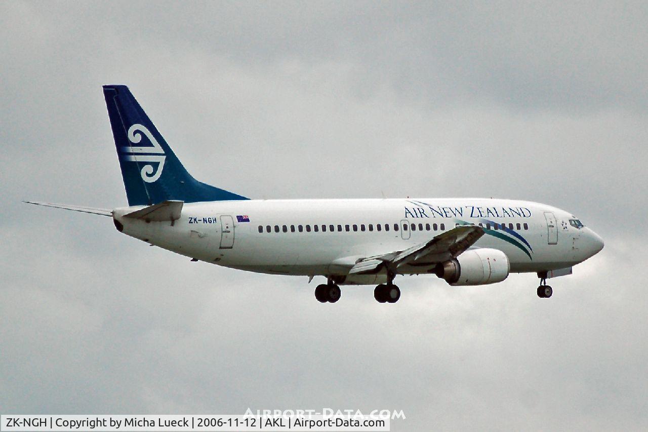 ZK-NGH, 1999 Boeing 737-319 C/N 25607, on finals at Auckland