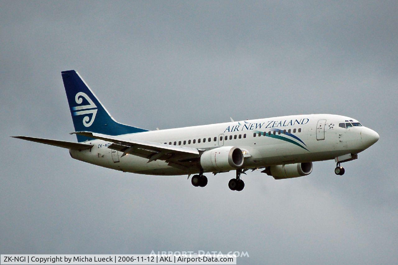 ZK-NGI, 1999 Boeing 737-319 C/N 25608, Battling with strong winds on approach to Auckland