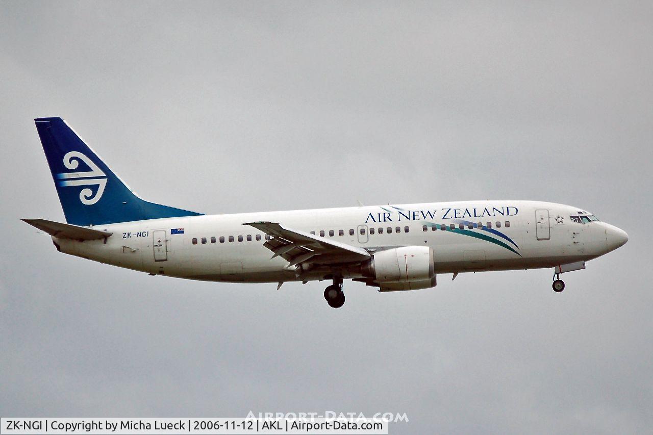 ZK-NGI, 1999 Boeing 737-319 C/N 25608, On approach to Auckland