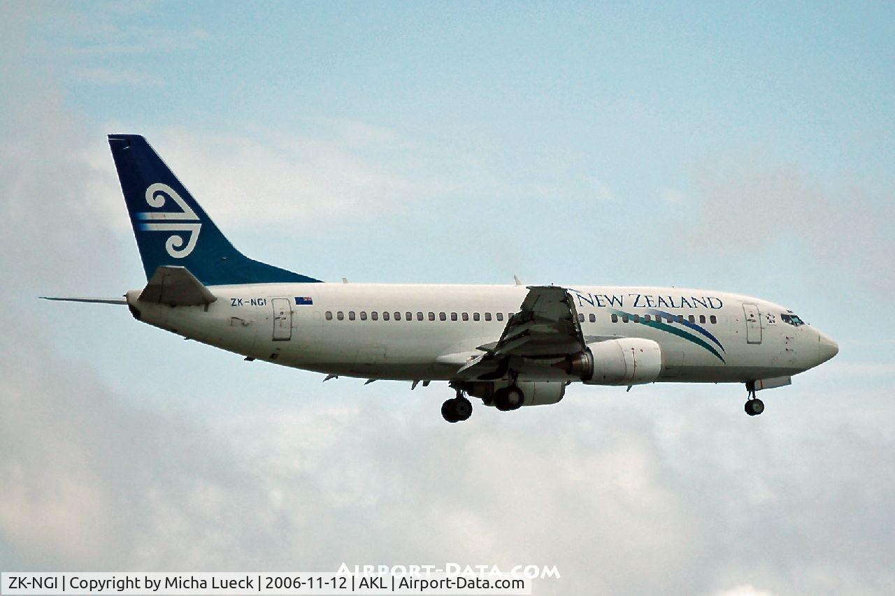 ZK-NGI, 1999 Boeing 737-319 C/N 25608, on finals at Auckland