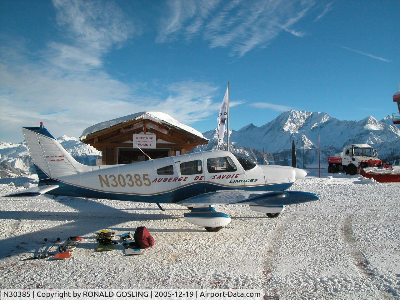 N30385, 1982 Piper PA-28-181 C/N 28-8290153, LET'S GO SKIING