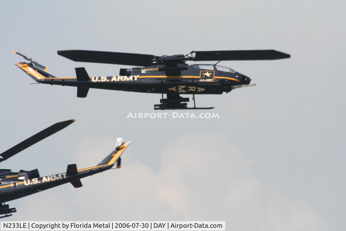 N233LE, 1979 Bell AH-1F C/N 79-23233, Passing each other