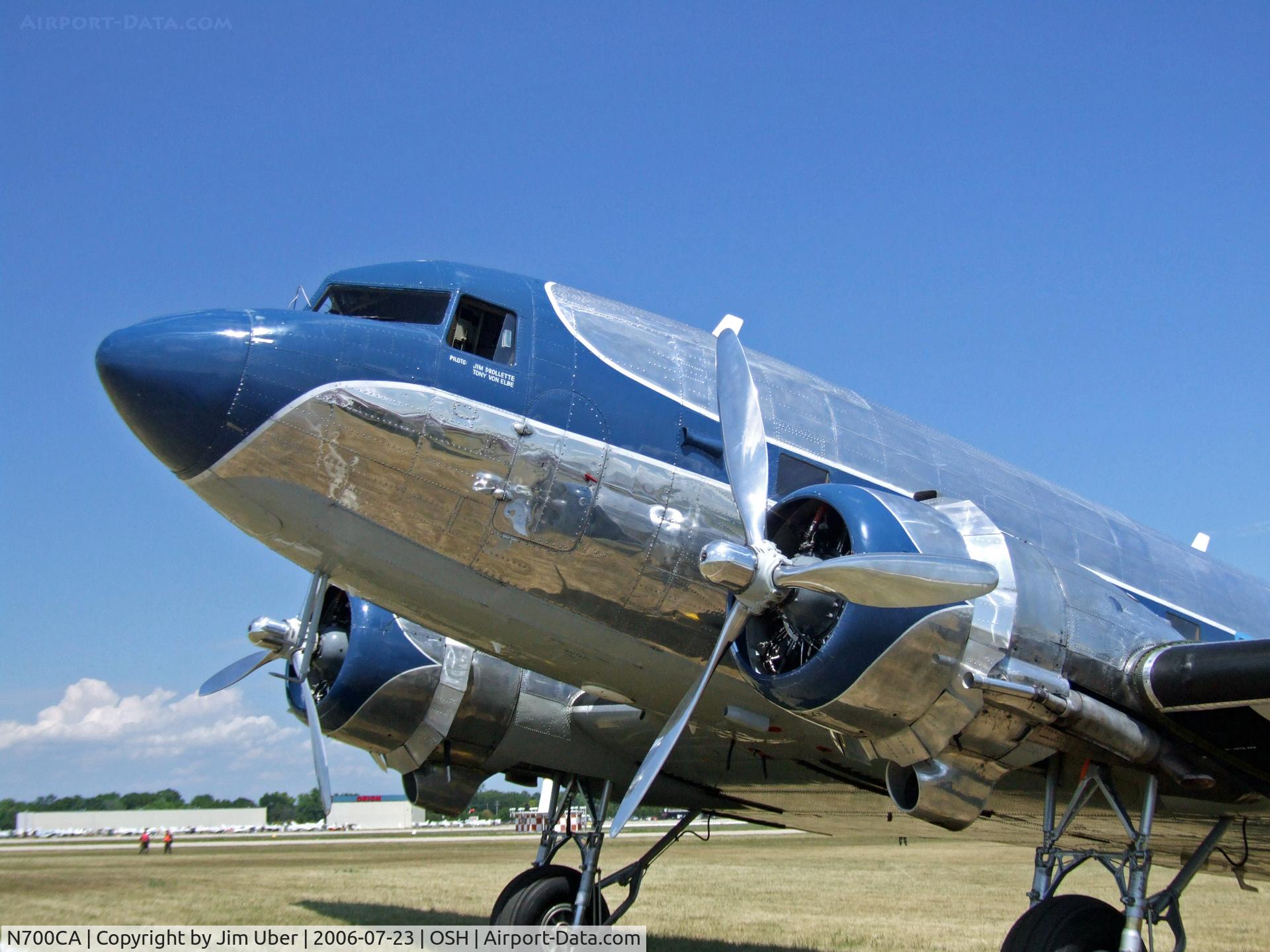 N700CA, 1943 Douglas DC-3C (C-47A-10-DK) C/N 12438, REALLY nice DC-3