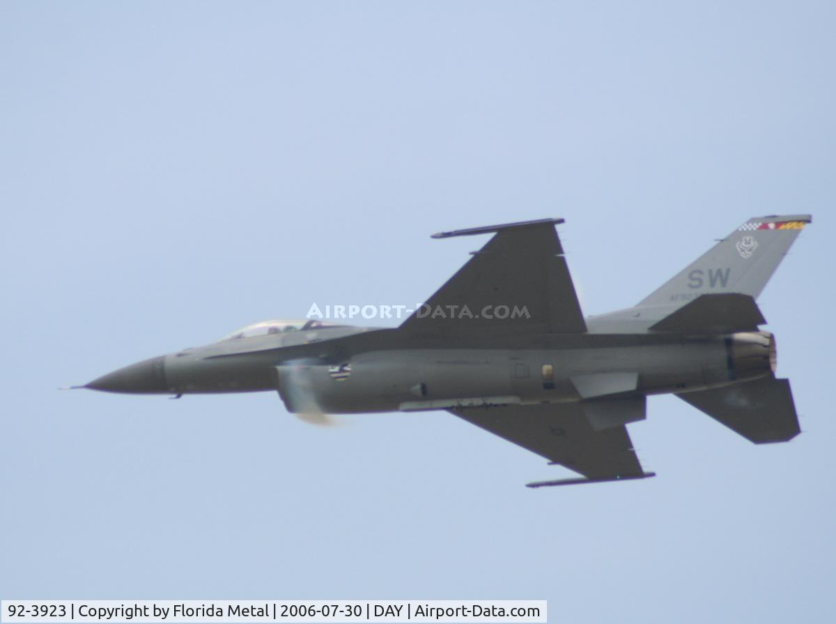 92-3923, 1992 Lockheed F-16CJ Fighting Falcon C/N CC-165, F-16
