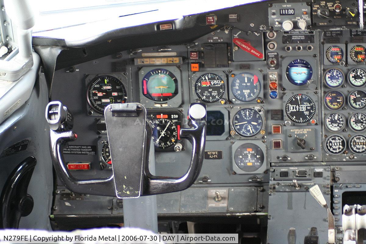 N279FE, 1981 Boeing 727-233F C/N 22346, 727 cockpit