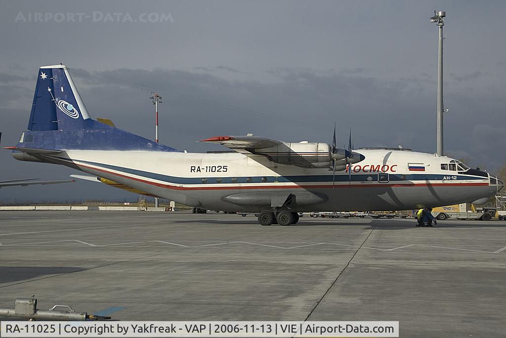RA-11025, Antonov An-12TB C/N 6344103, Kosmos Antonov 12