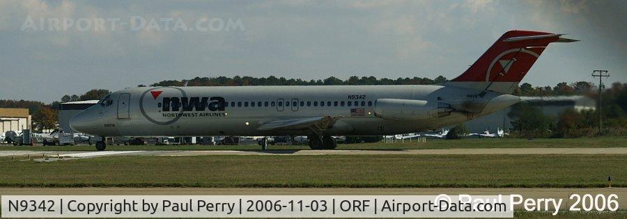 N9342, 1969 Douglas DC-9-31 C/N 47391, Building speed on the roll, and you can see all the position lights