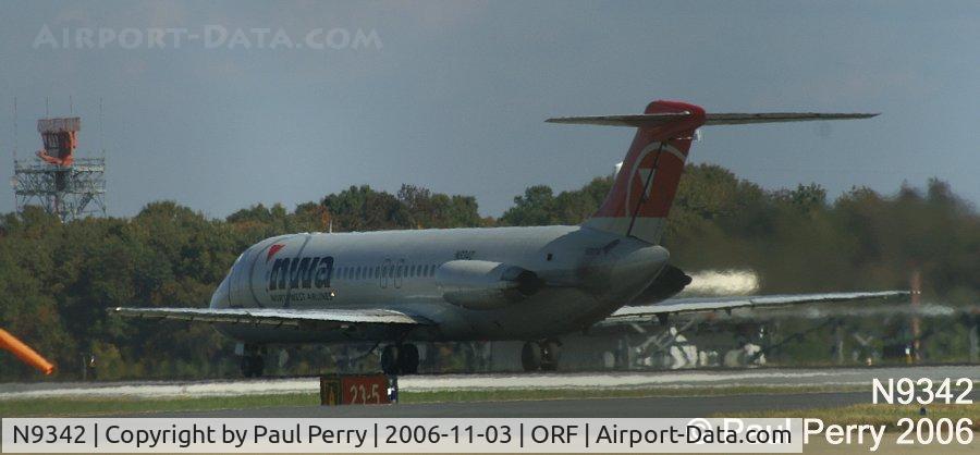 N9342, 1969 Douglas DC-9-31 C/N 47391, Another Norhwest flight about to take to the skies