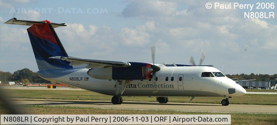 N808LR, 1987 De Havilland Canada DHC-8-102 Dash 8 C/N 073, A fine study of this pretty Dash 8