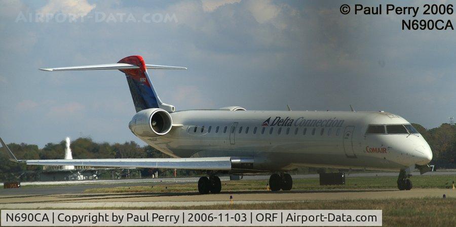 N690CA, 2004 Bombardier CRJ-700 (CL-600-2C10) Regional Jet C/N 10182, Comair bird making her way down the taxiway