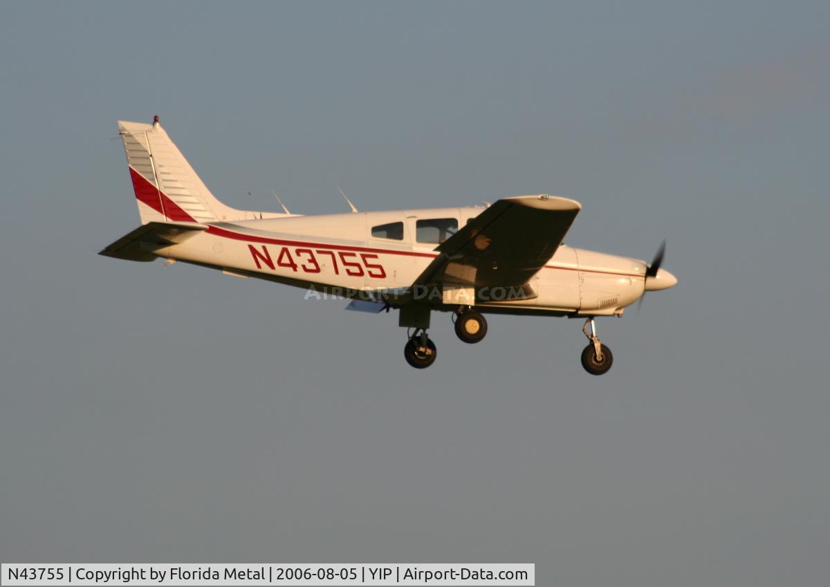 N43755, 1977 Piper PA-28-181 C/N 28-7890010, landing