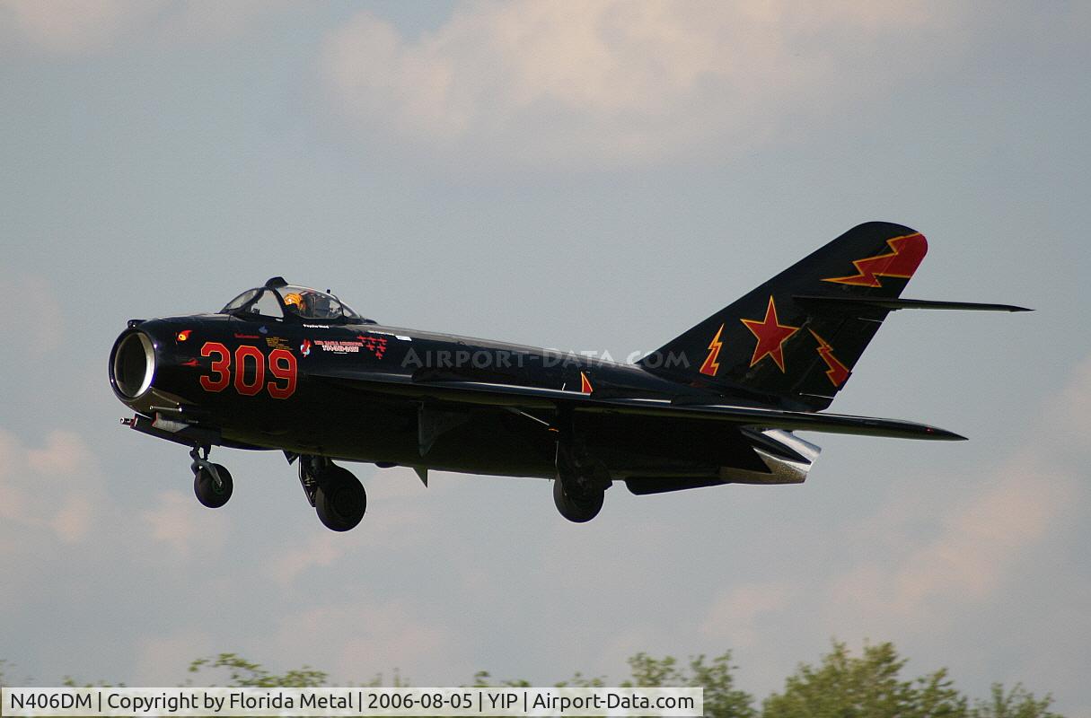 N406DM, 1957 Mikoyan-Gurevich MiG-17T C/N 0613, landing