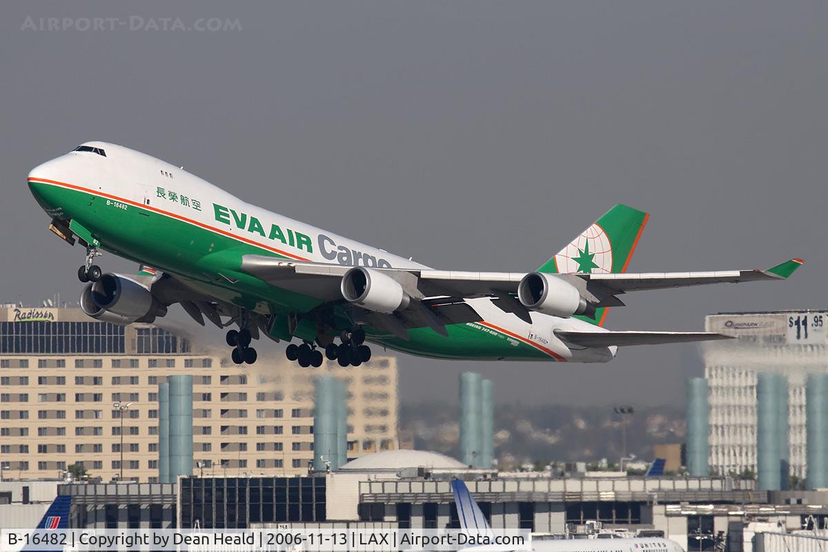 B-16482, 2001 Boeing 747-45EF (SCD) C/N 30608, EVA Air Cargo B-16482 (FLT EVA607) climbing out from RWY 25R enroute to Chiang Kai Shek Int'l (RCTP).