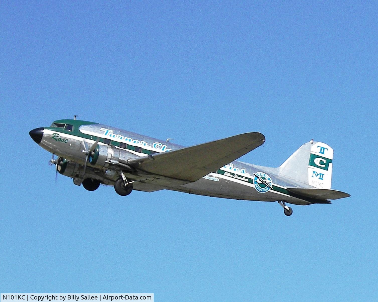 N101KC, 1943 Douglas DC-3C C/N 11639, In flight
