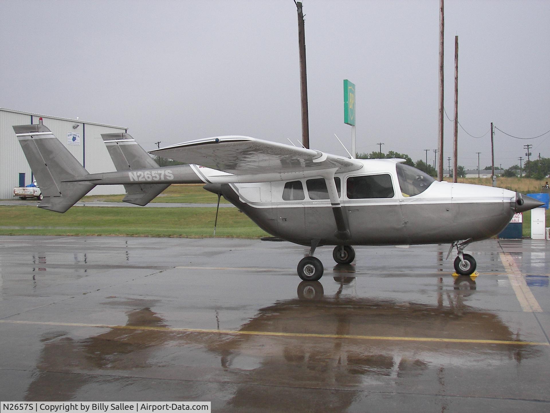 N2657S, 1968 Cessna 337C Super Skymaster C/N 337-0957, waiting out the rain