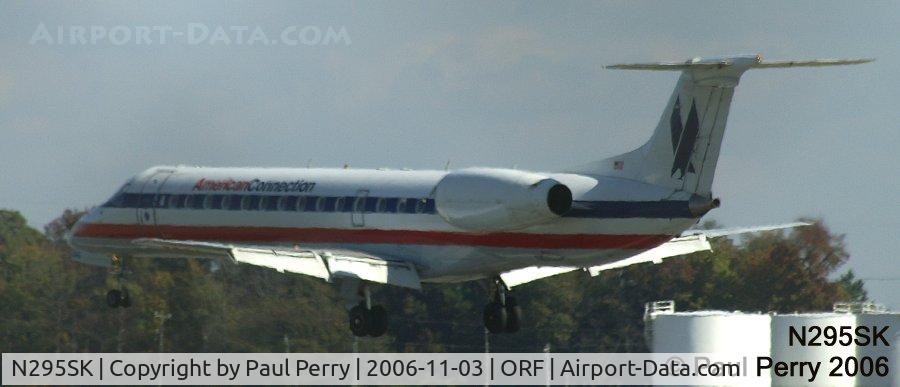 N295SK, 2001 Embraer ERJ-140LR (EMB-135KL) C/N 145513, Dropping onto Runway Five