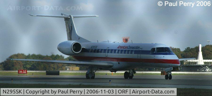 N295SK, 2001 Embraer ERJ-140LR (EMB-135KL) C/N 145513, American bird ready to leave on another leg of the flight