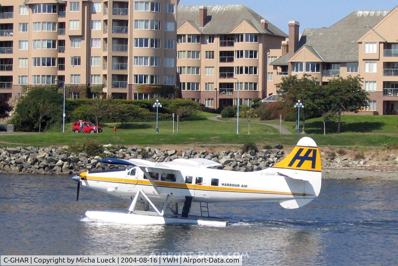 C-GHAR, 1954 De Havilland Canada DHC-3 Otter C/N 42, the people in the building have the best place for (float)plane spotting!
