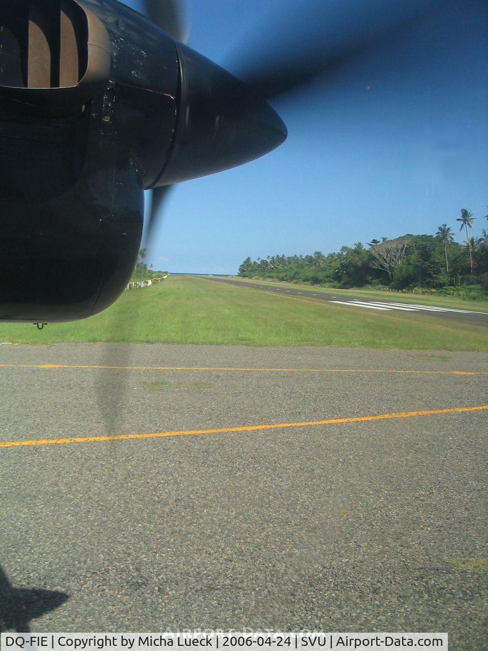 DQ-FIE, 1992 De Havilland Canada DHC-6-300 Twin Otter C/N 660, Turning on the the runway for take off
