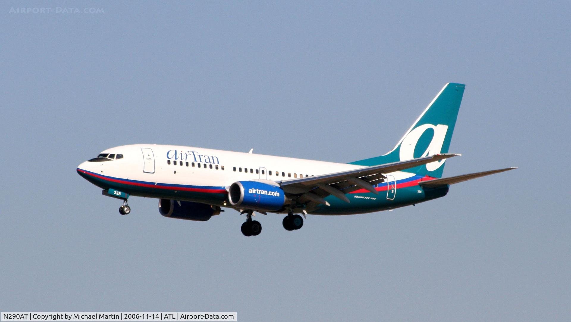 N290AT, 2006 Boeing 737-7BD C/N 33925, On final for Runway 27L