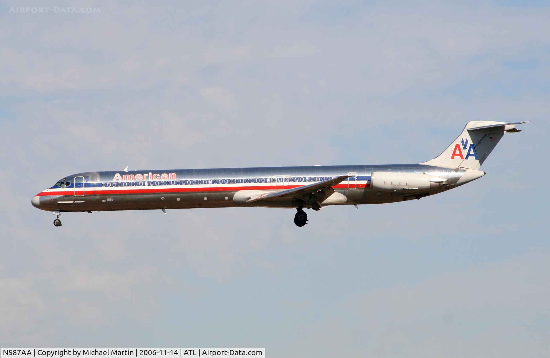N587AA, 1991 McDonnell Douglas MD-82 (DC-9-82) C/N 53250, On final for Runway 27L