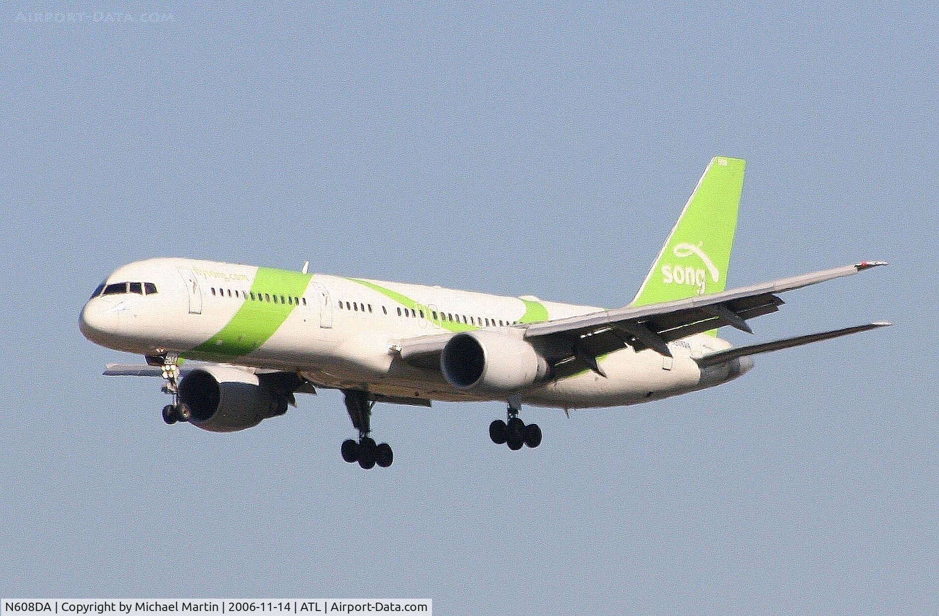 N608DA, 1985 Boeing 757-232 C/N 22815, On final for Runway 27L