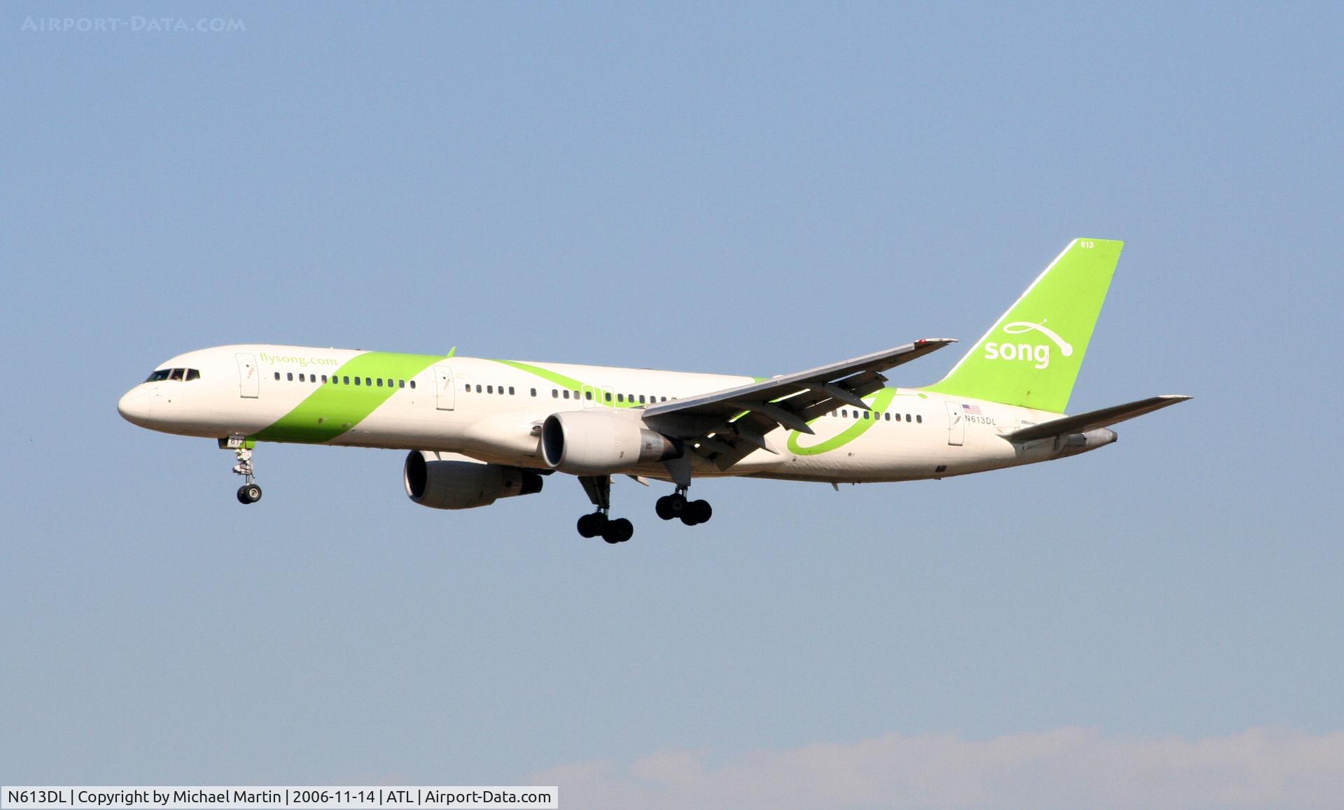 N613DL, 1985 Boeing 757-232 C/N 22820, On final for Runway 27L