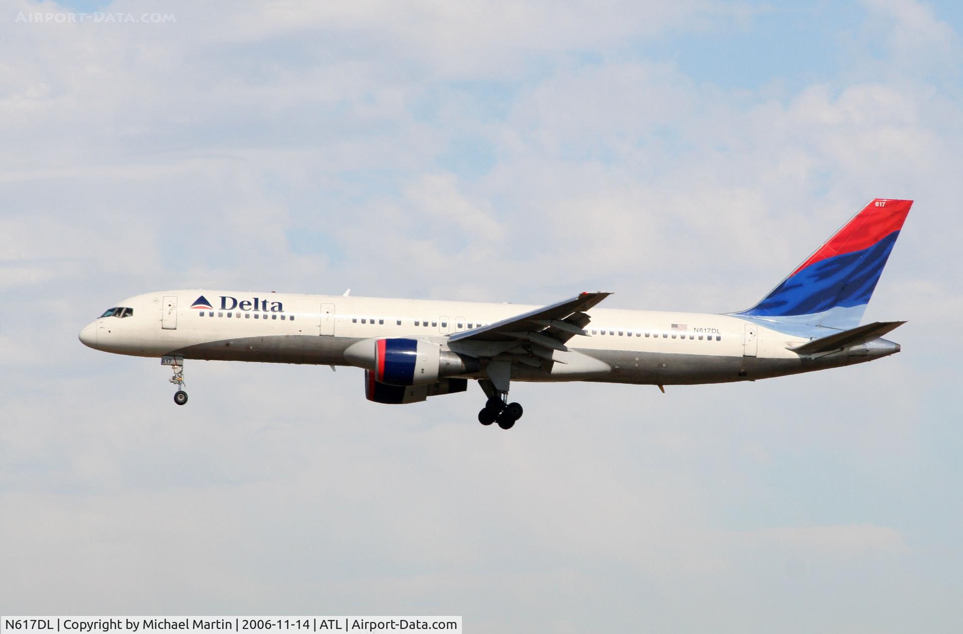 N617DL, 1986 Boeing 757-232 C/N 22907, On final for Runway 27L